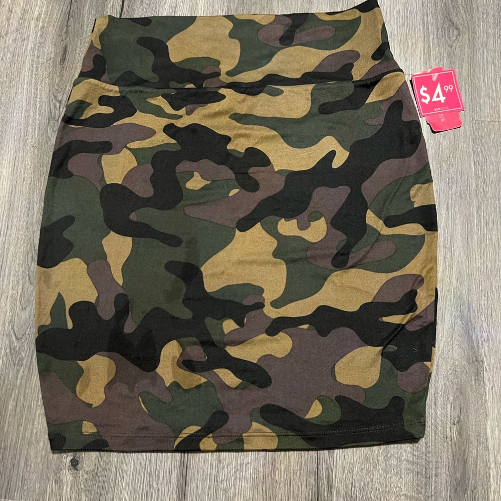 BRAND NEW - camouflage print skirt.